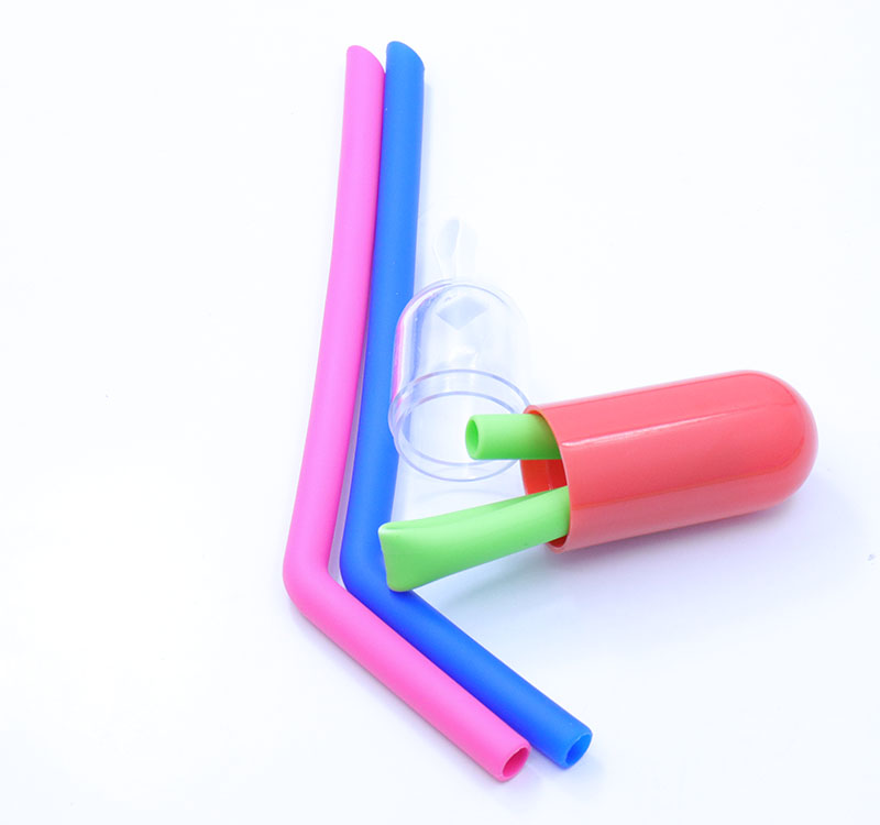 帶硅膠吸管的硅膠奶瓶適合什么時(shí)間段的小朋友使用？